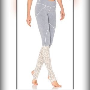 Vimmia Gray and White Leggings